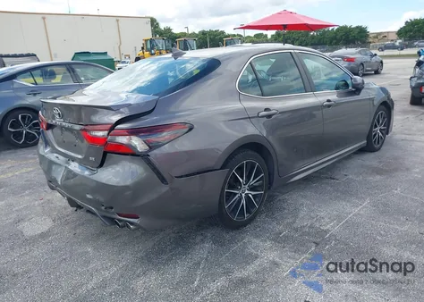 2021 Toyota Camry Se z USA, uszkodzony, nr VIN 4T1G11AK2MU590620